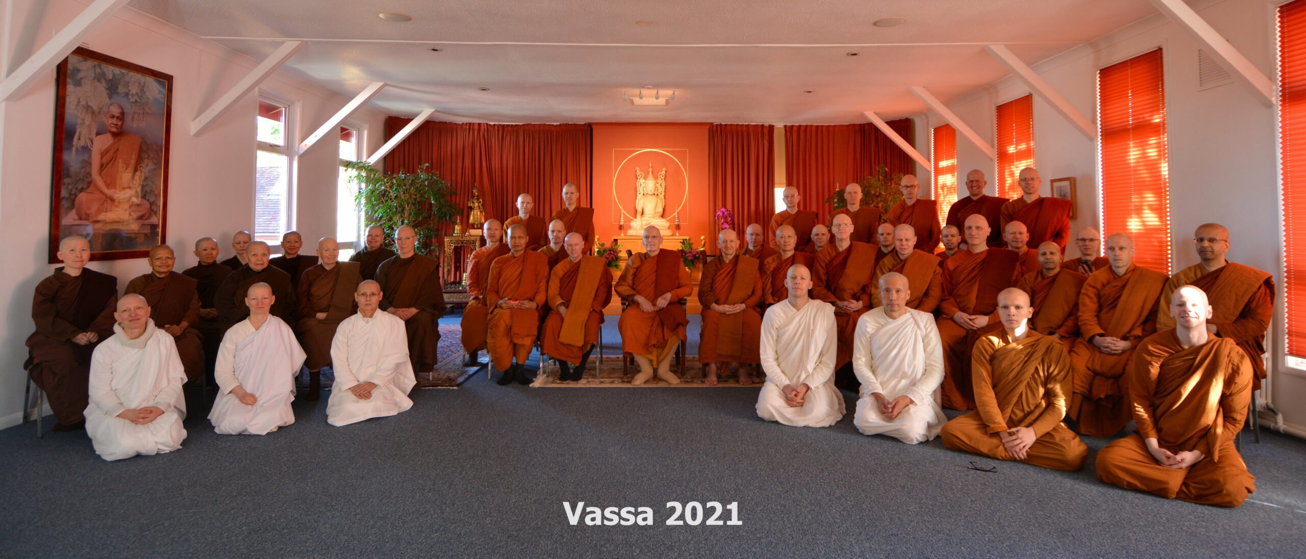 2021.10.21 Group Photo – Amaravati Monastic Community – Vassa 2021